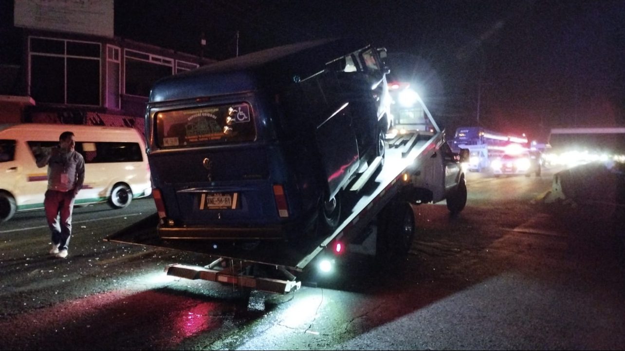 Conductor De Una Combi Provoca Fuerte Accidente Sobre La Carretera