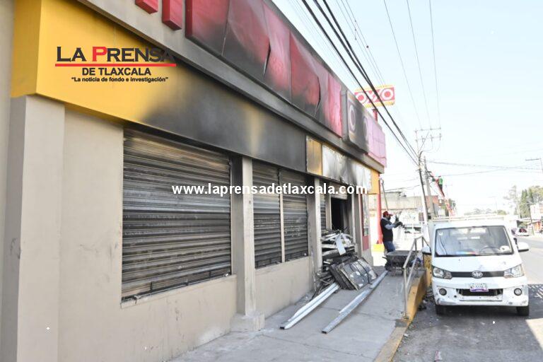 Oxxo incendiado en Papalotla, Tlaxcala, podría ser demolido.