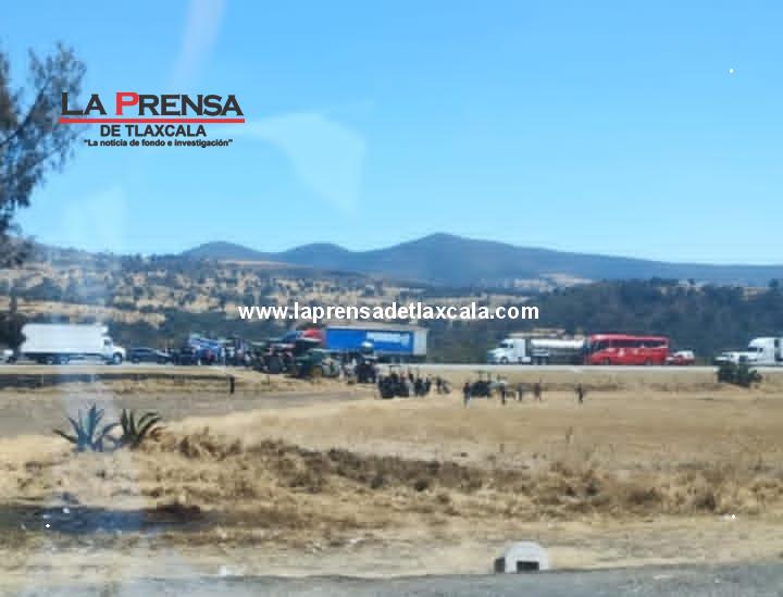 Productores de maíz bloquean la México-Veracruz y el Arco Norte.