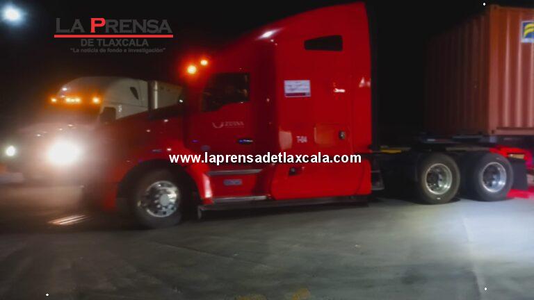 Frustra policía municipal de Hueyotlipan intento de robo de tráiler.