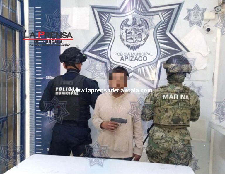 Detiene policía de Apizaco a masculino con arma de fuego.