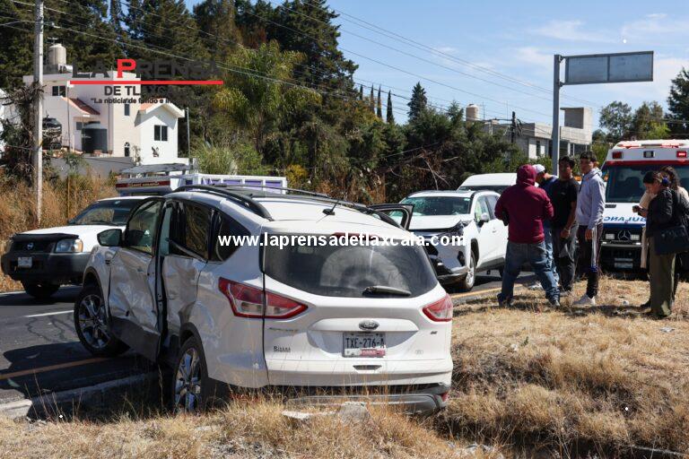 Dos mujeres lesionadas tras choque en la autopista Tlaxcala-Texmelucan.
