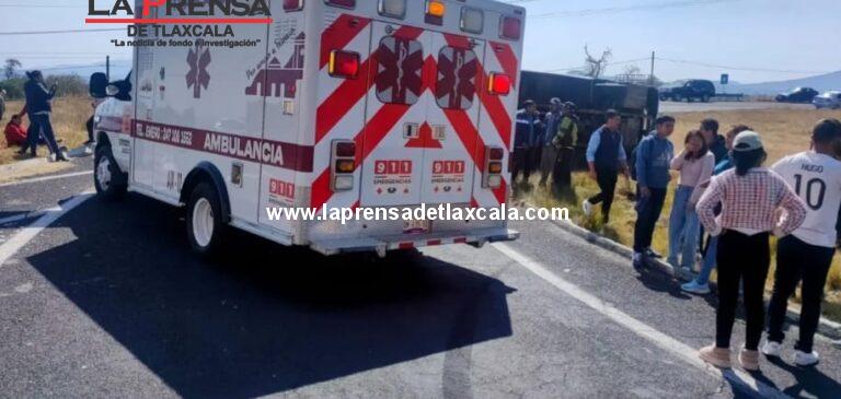 Cuatro heridos de gravedad tras choque entre transporte público y camión de volteo en Ixtenco.