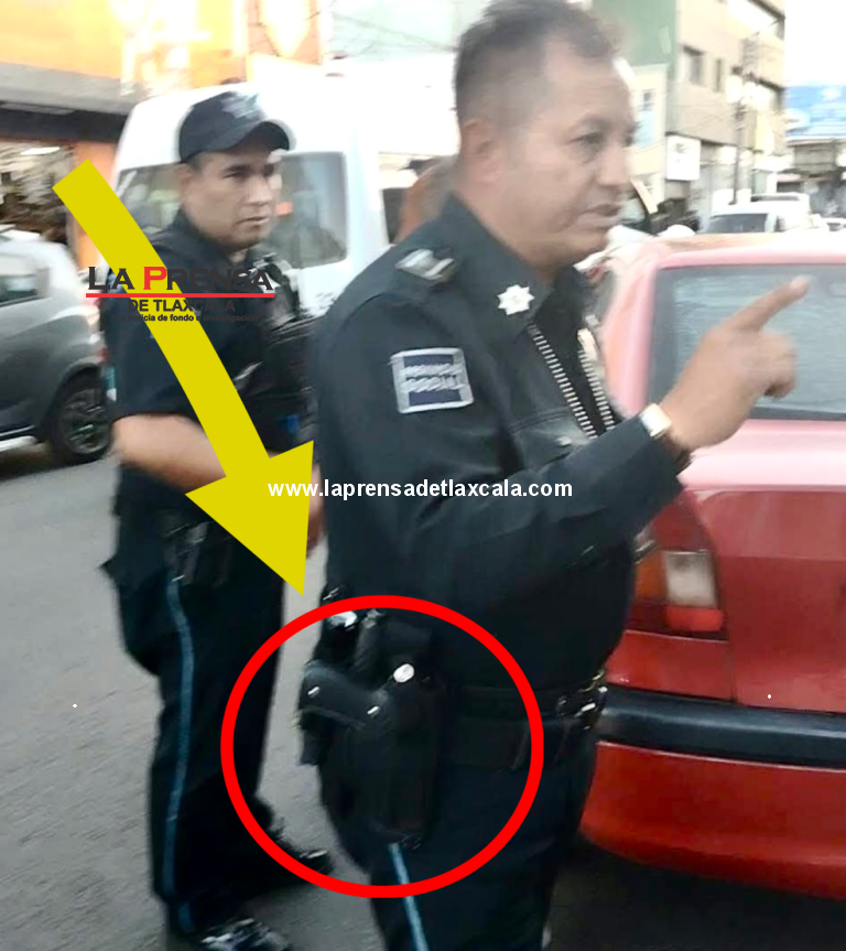 Policía sin licencia colectiva ni controles de confianza porta arma y uniforme en Apizaco; acusan usurpación de funciones