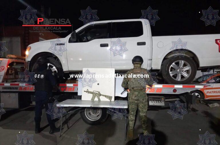 Asegura policía municipal de Apizaco y Marina camioneta y arma de fuego.