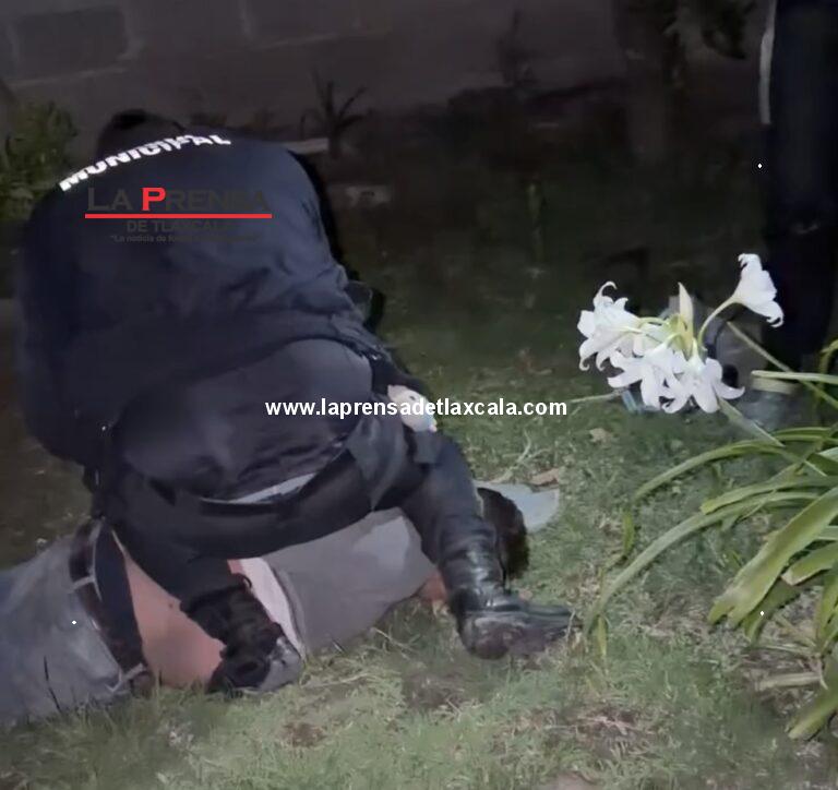 Pobladores intentan linchar a presunto ladrón tras ser detenido en una vivienda de Xiloxoxtla