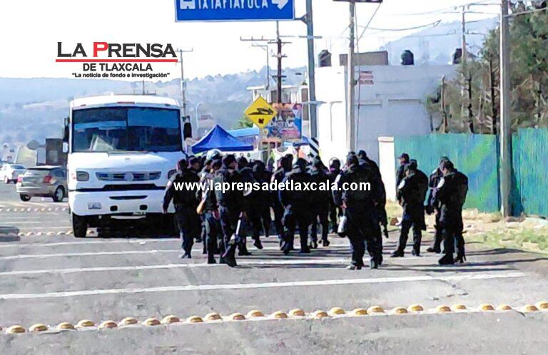 Despliegue policial impide bloqueo de campesinos en la México-Veracruz, zona Nanacamilpa