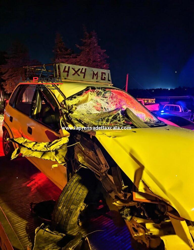 Chevy termina debajo de un tráiler tras aparatoso accidente en la carretera Cuapiaxtla–El Carmen