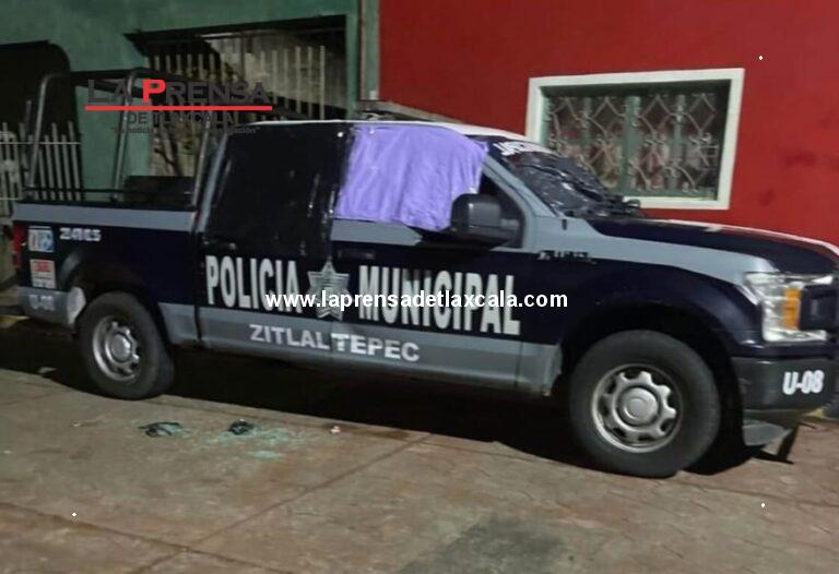 Batalla campal en la feria de Zitlaltepec deja policías heridos y patrullas dañadas.