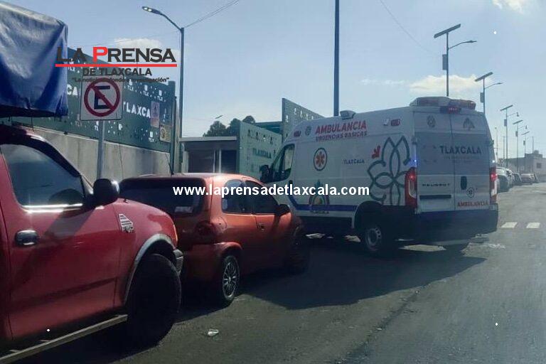Brinda policía municipal de Tlaxcala apoyo para traslado de hombre que convulsionaba.