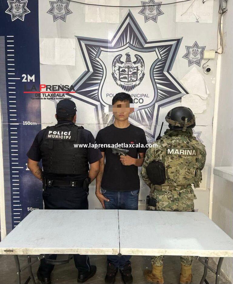 Detienen Policía de Apizaco y Marina a masculino por portación ilegal de arma de fuego.