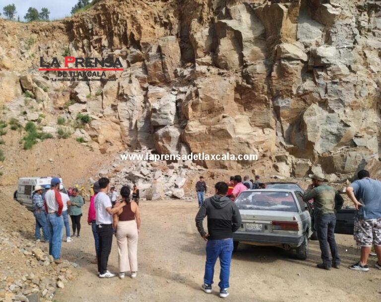 Mueren dos trabajadores tras derrumbe en cantera de Yauhquemehcan.