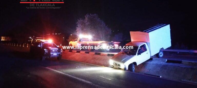 Conductor ebrio se sale de la autopista Texmelucan-Tlaxcala a la altura de Ixtacuixtla.