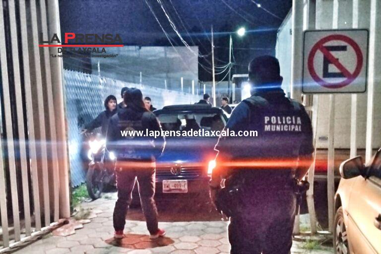 Policía municipal de Tlaxcala interviene fiesta clandestina y restablece la paz y el orden en Ixtulco.