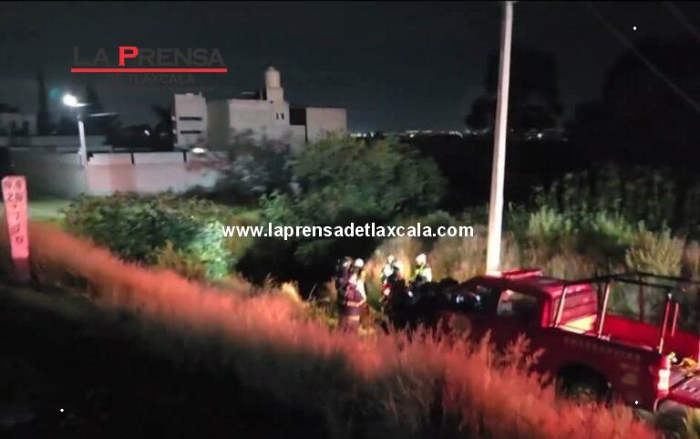 Motociclista muere tras caer a barranco en Ayometla